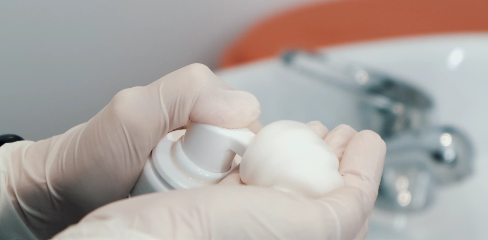 How to Wash Your Hair After a Hair Transplant — A Week-by-Week Guide